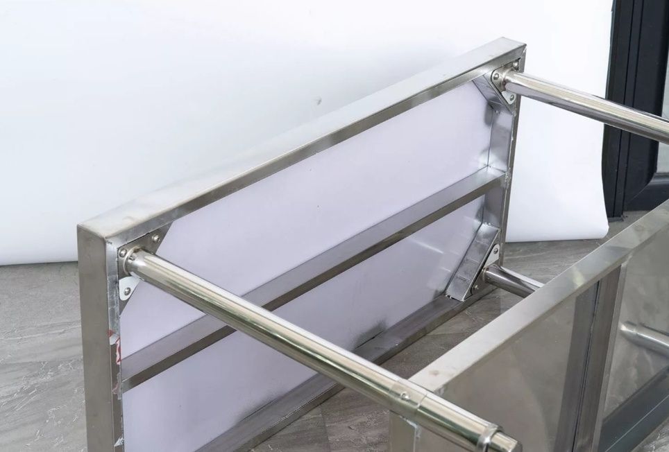 Металлический стол