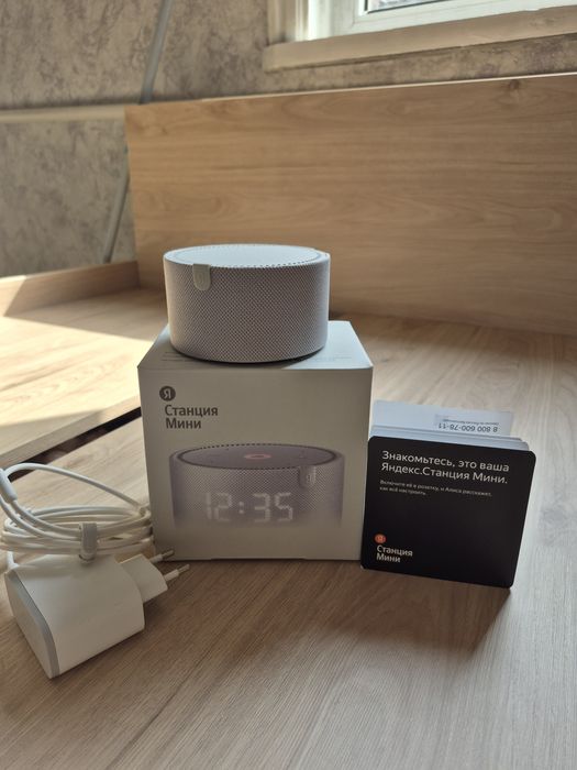 Умная колонка Яндекс  с часами