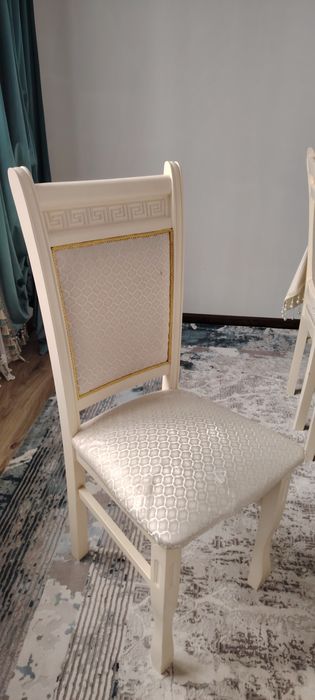 Стол со стульями