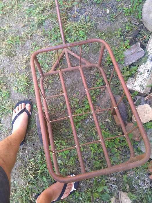 Продавам товарна количка в отлично състояние.