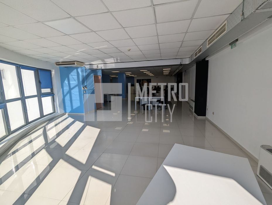 Дава се под наем Офис в София, Младост 3 - 353 кв.м за 2400 € - Снимка #1