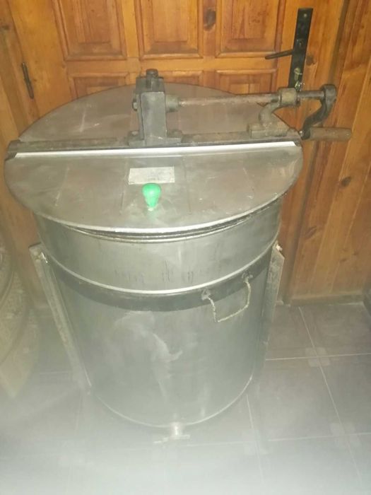 Центрофуга за мед