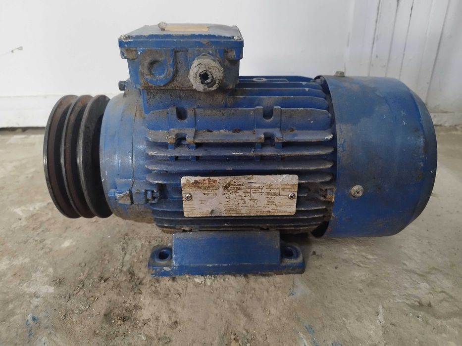 Трифазени електромотори, електродвигатели на лапи