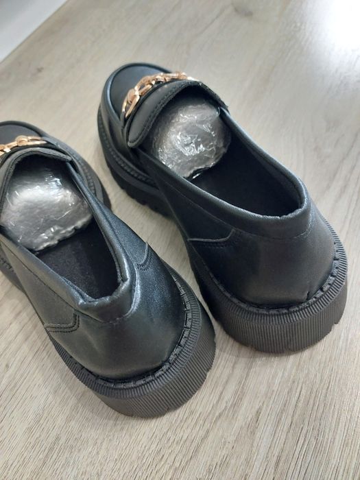 Дамски черни обувки "лоуфър"