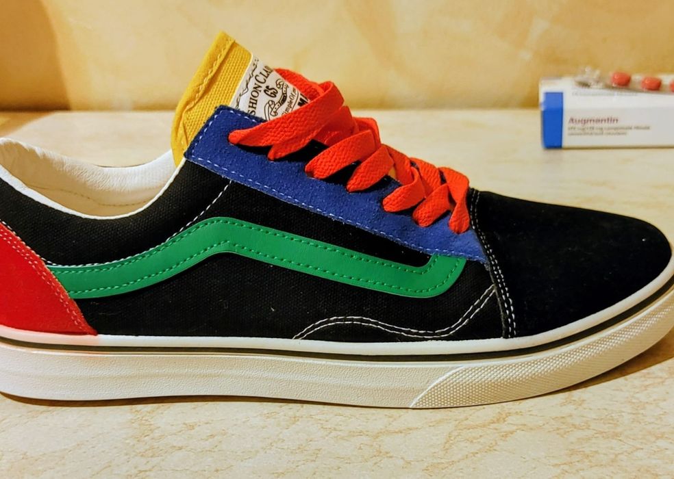 Vand tenisi tip Vans noi,comozi stare impecabila
