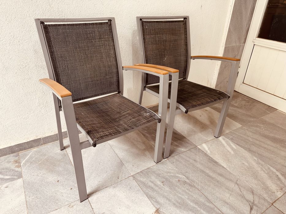 2 бр. метални стола с мрежеста седалка – Intermetal, подходящи за тераса/градина