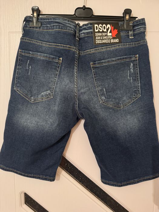 Blugi scurti Dsquared2 marimea 48