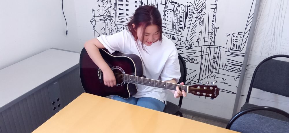 Индивидуальные уроки игры на гитары
