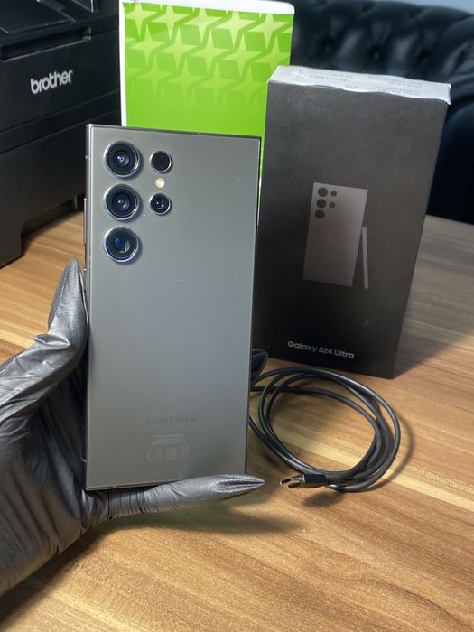 Samsung Galaxy s24 ultra • 256 GB • Titanium Black