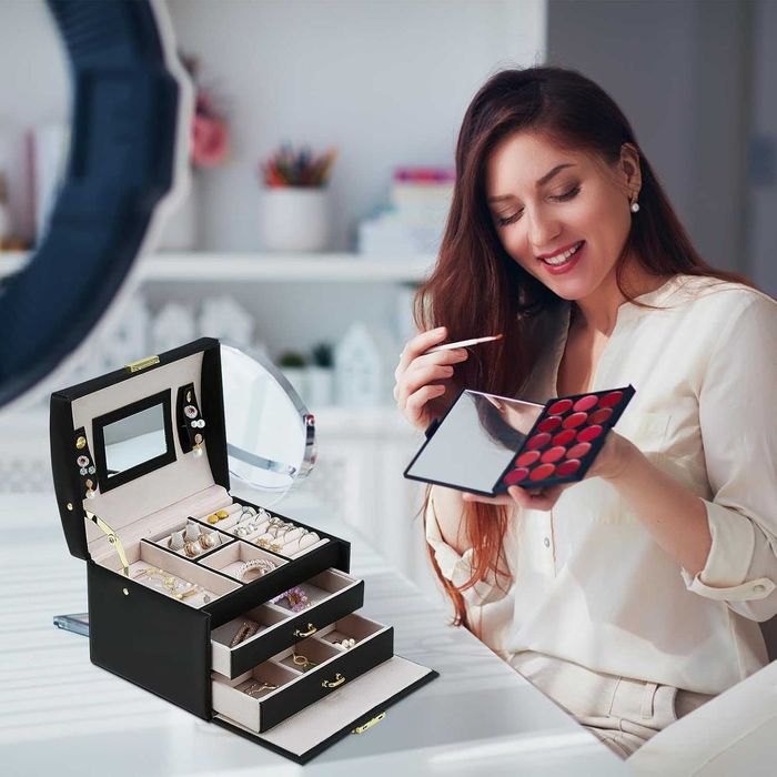 Cutie de bijuterii cu 20 compartimente incuietoare cu cheie si oglinda