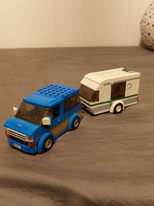 Lego City Furgoneta si Rulota 60117