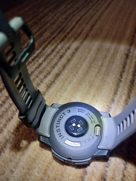 Ръчен часовник. Garmin instinct 3 Amulet