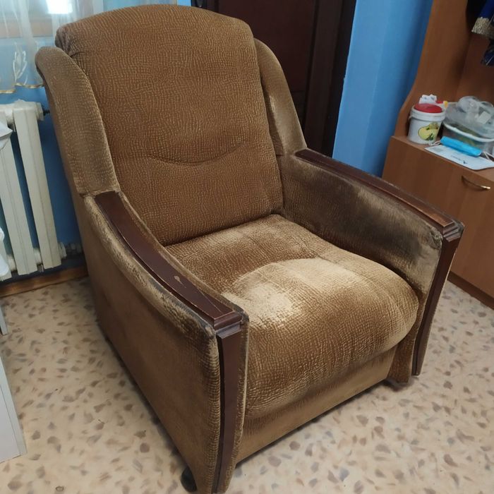 Два кресла б/у продам.