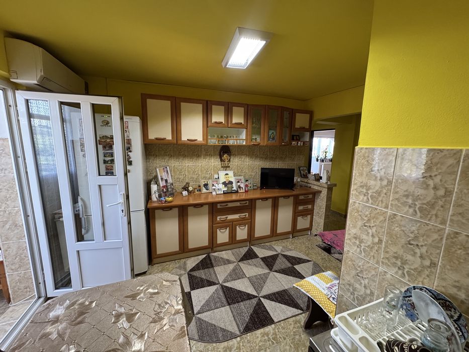 PF vand apartament 2 camere  cu gradina