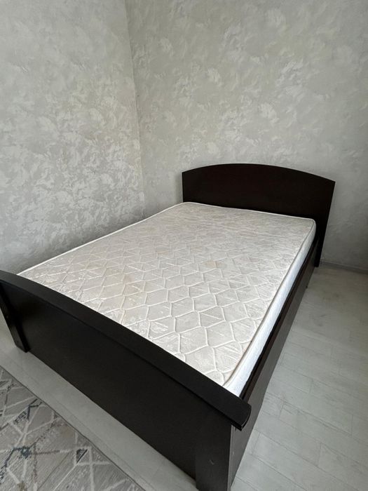 кровать двуспальная