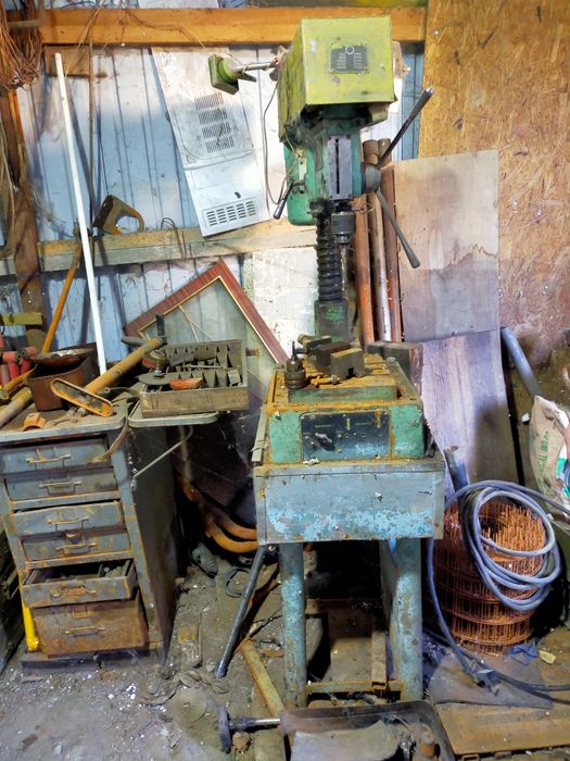 Фрезерный и сверлильный станки.