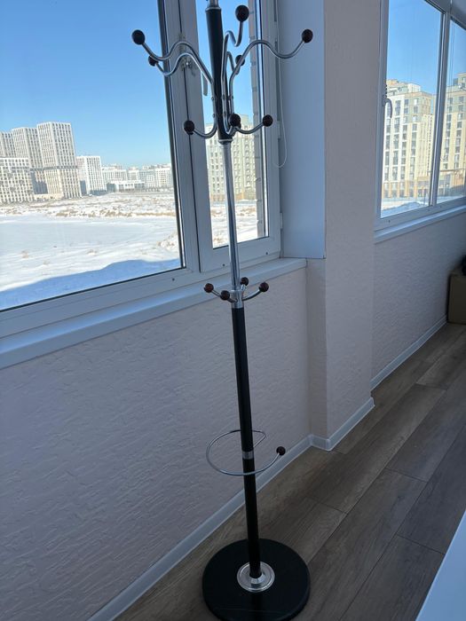 Продам стулья, обувницу, вешалку