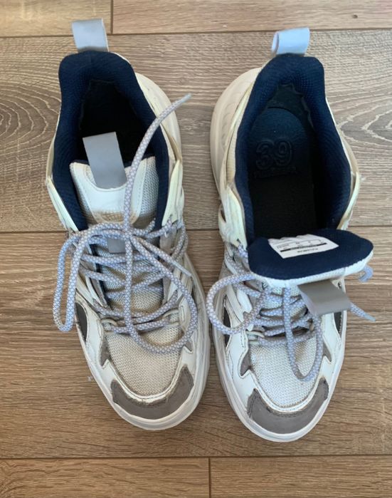 Pantofi PULL&BEAR, mârime 39 unisex, alb