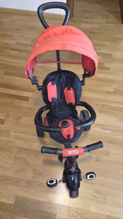 Tricicleta pliabila, adaptabila pe măsură ce copilul creste, de la cărucior ghidat până la tricicleta
