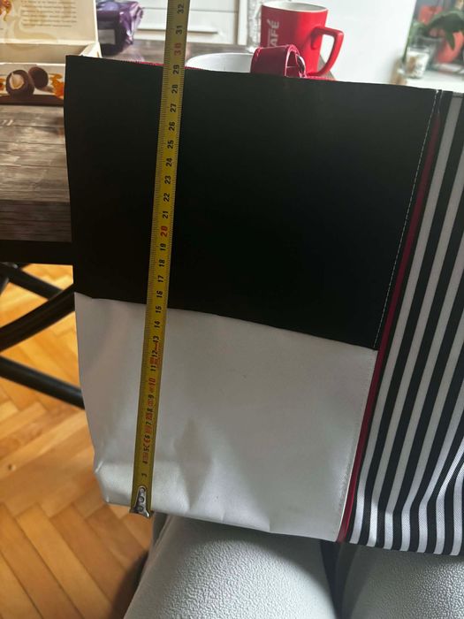 LANCÔME Чанта Lancome Красива черно-бяло-червена чанта.