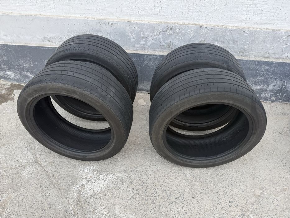 Продам летние шины Bridgestone 235/45/18