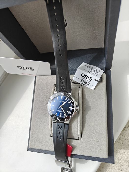 Швейцарские часы ORIS AQUIS DATE,