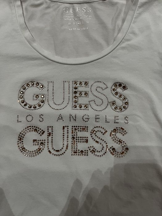 Оригинална дамска тениска Guess носена