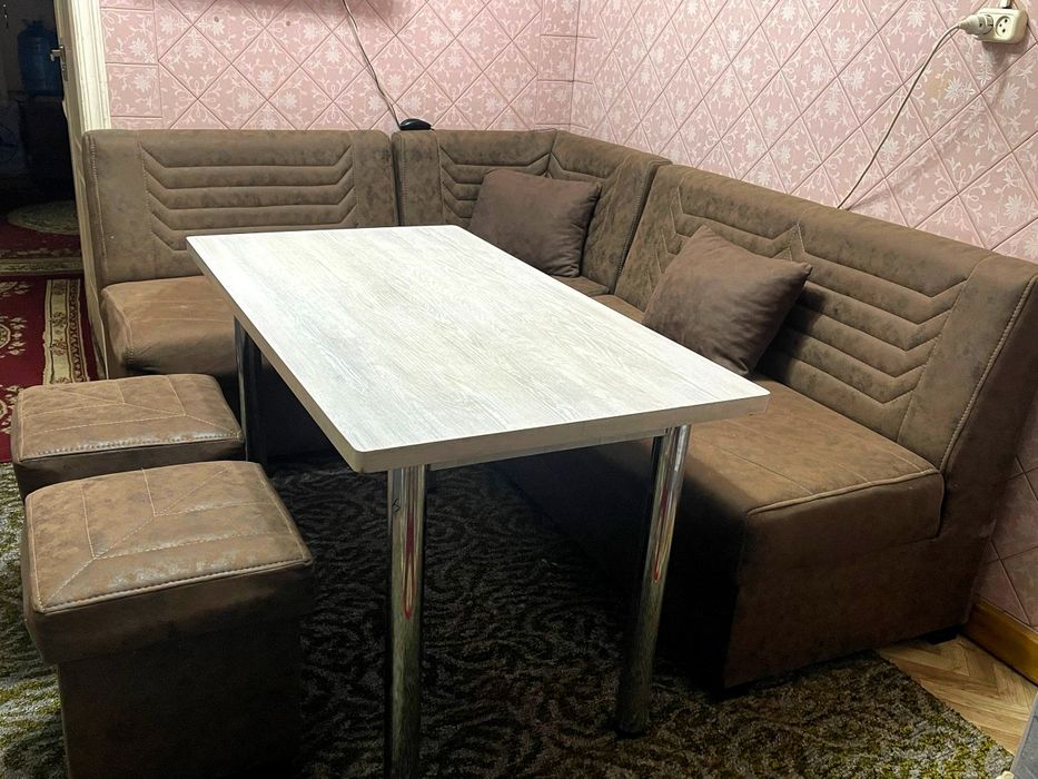 Мебельный уголок для кухни и гостиной.