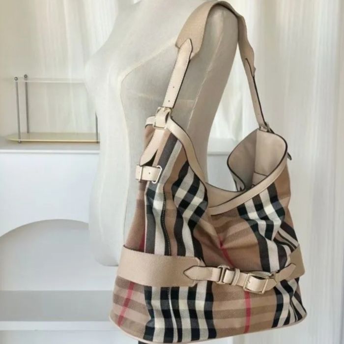 Продам сумку с принтом Burberry