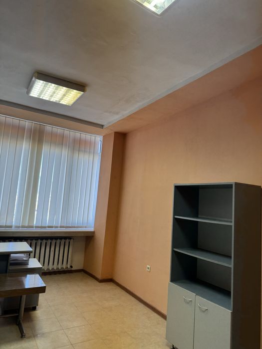Дава се под наем Офис в Сливен, Център - 19 кв.м за 127.5 € - Снимка #3