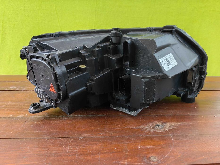 Фар за Skoda Rapid Xenon / Шкода Рапид Ксенон