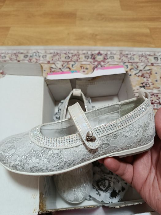 Продам детские туфли