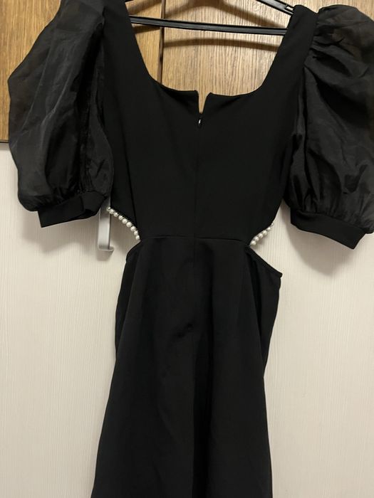 Дамска черна рокля с перли