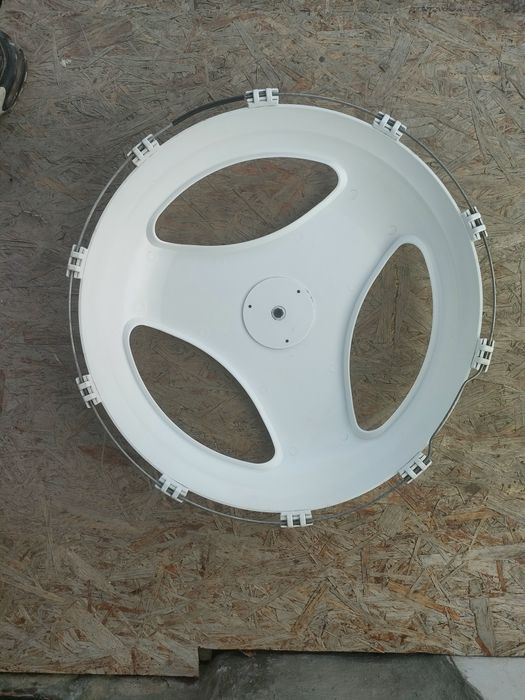 Продам один колпак