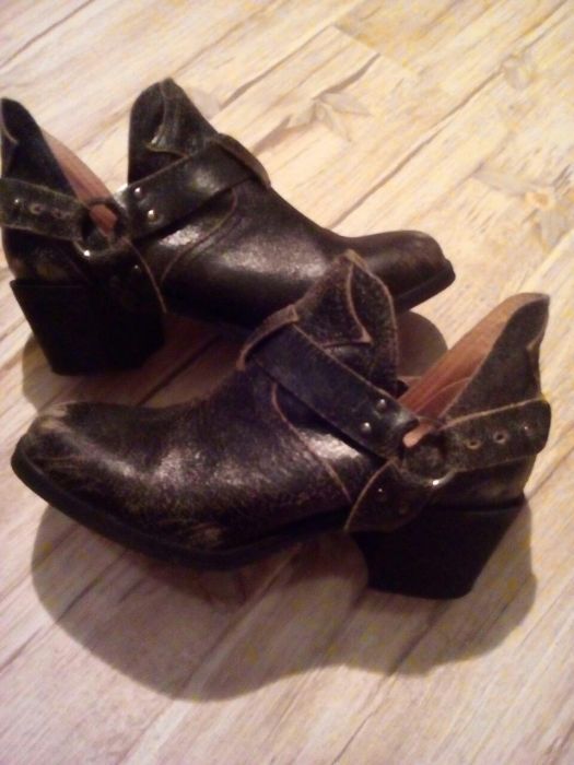 Ghete/pantofi/botine din piele naturala , Bershka