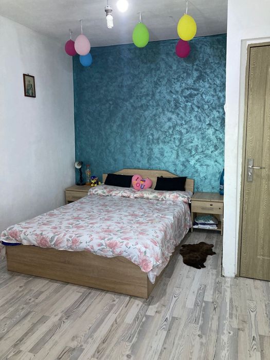 Vând apartament două camere decomandat etaj 2.