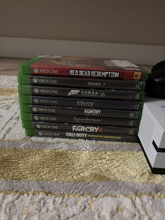 Xbox one S + 8 игровых дисков