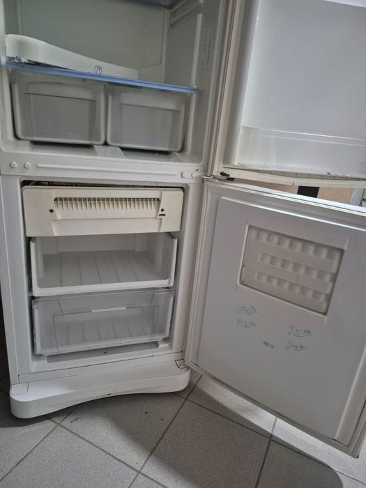 Продам холодильник Индезит