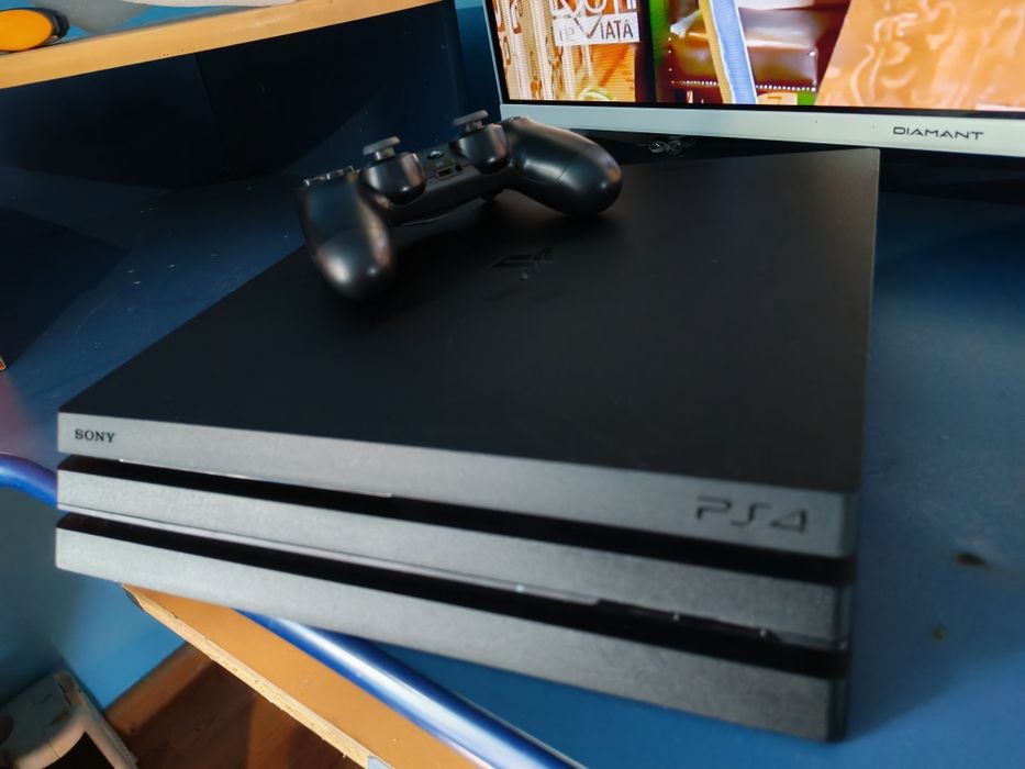 Consola Sony PlayStation 4 PRO PS4 1TB + 1Controllere