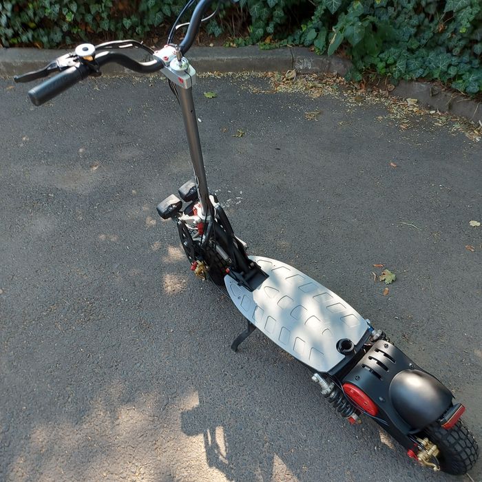 Trotineta elecyrica.