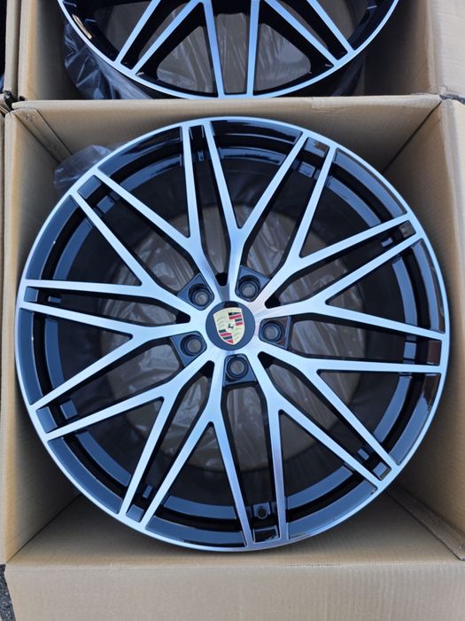 Jante noi Porsche Cayenne R22 in doua latimi