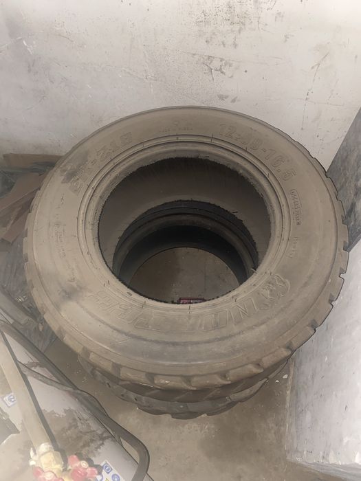 Продам шины на Бобкат.