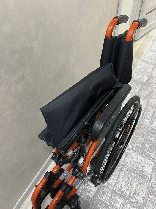 Продам инвалидную коляску