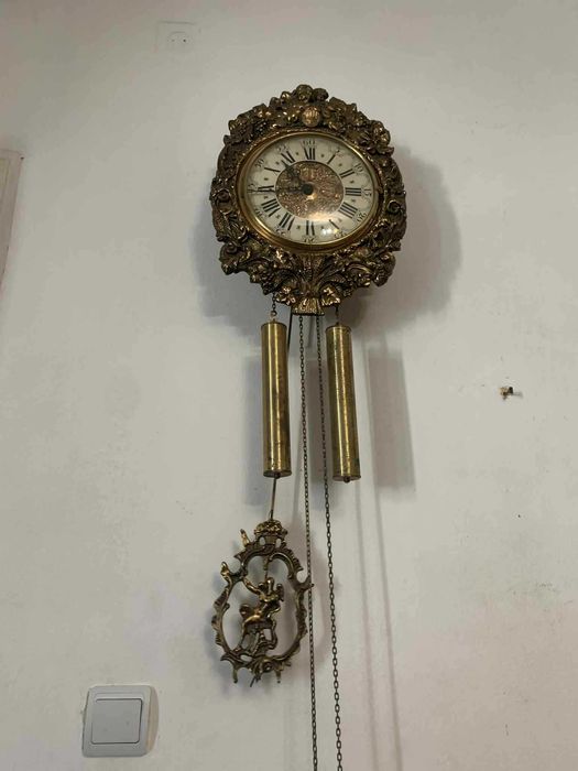 Ceas de peretecu pendula si doua greutati