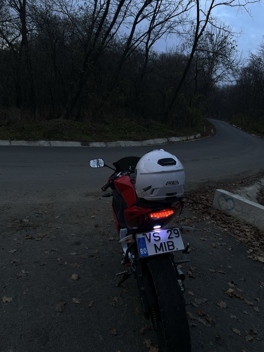 Vând yamaha yzf r125