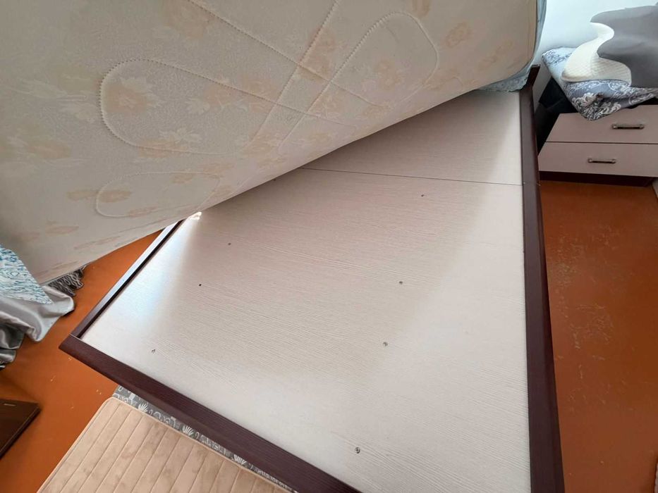 Продам кровать и матрац. Самовывоз!