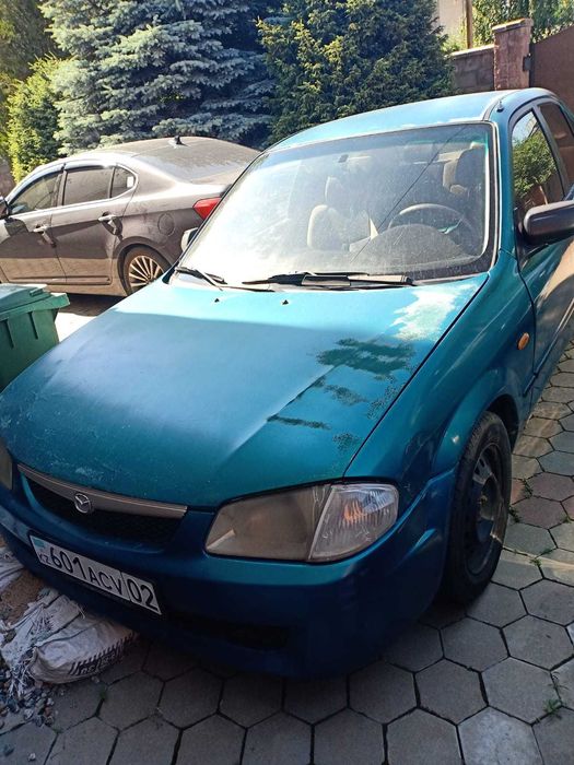 Мазда 323 седан. 1998года.