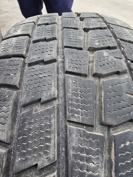 Зимние шины Dunlop 215/60/17.