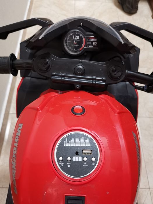 Акумулаторен мотор Moni