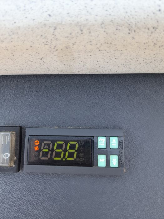 Хладилник, фризер 12, 24, волта голяма ракла 165 литра